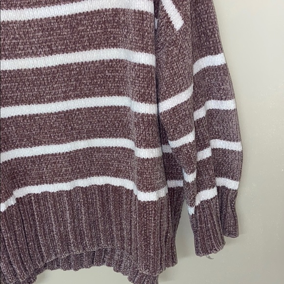 Stripped high- low Turtleneck Sweater - Picture 6 of 10